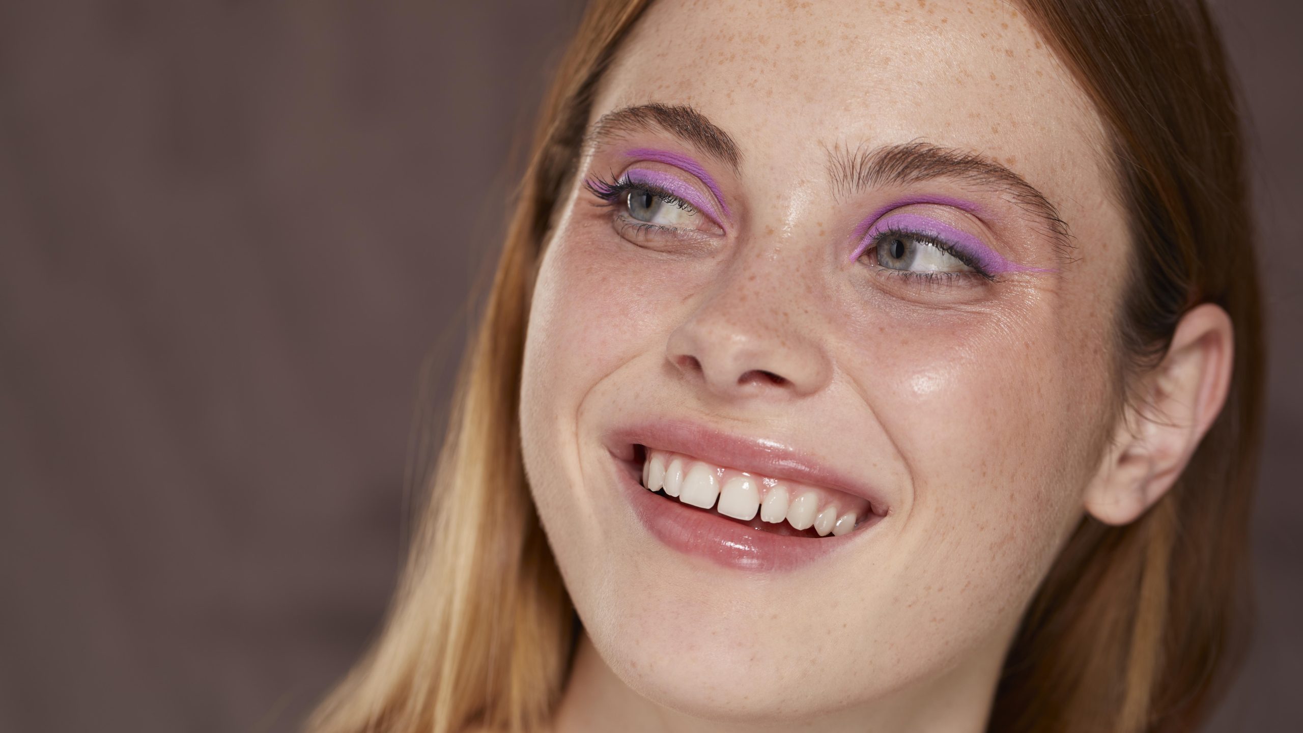 Πώς διορθώνεται η αραιοδοντία με Invisalign;